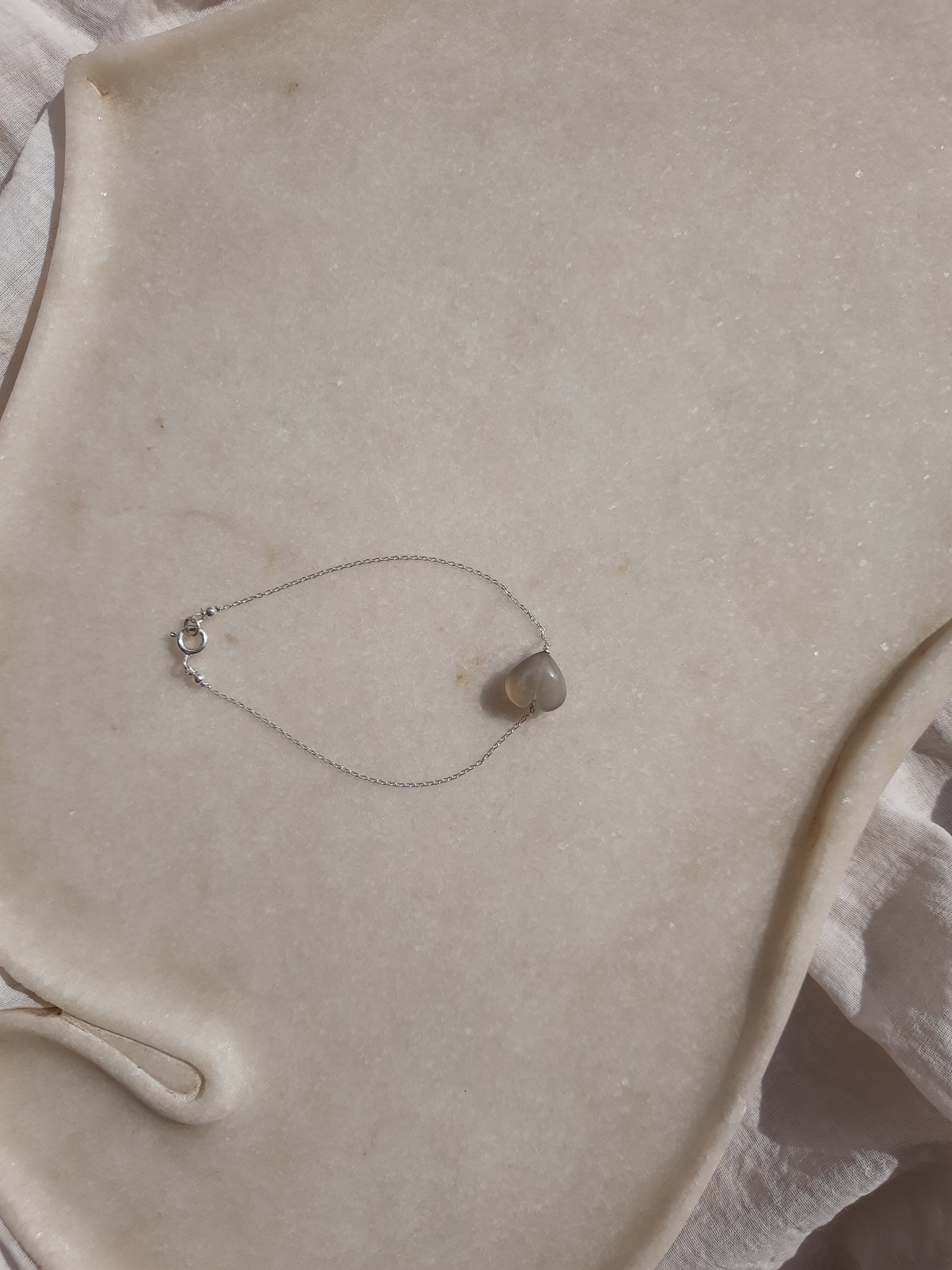 kauri - Grey Moonstone Heart Bracelet