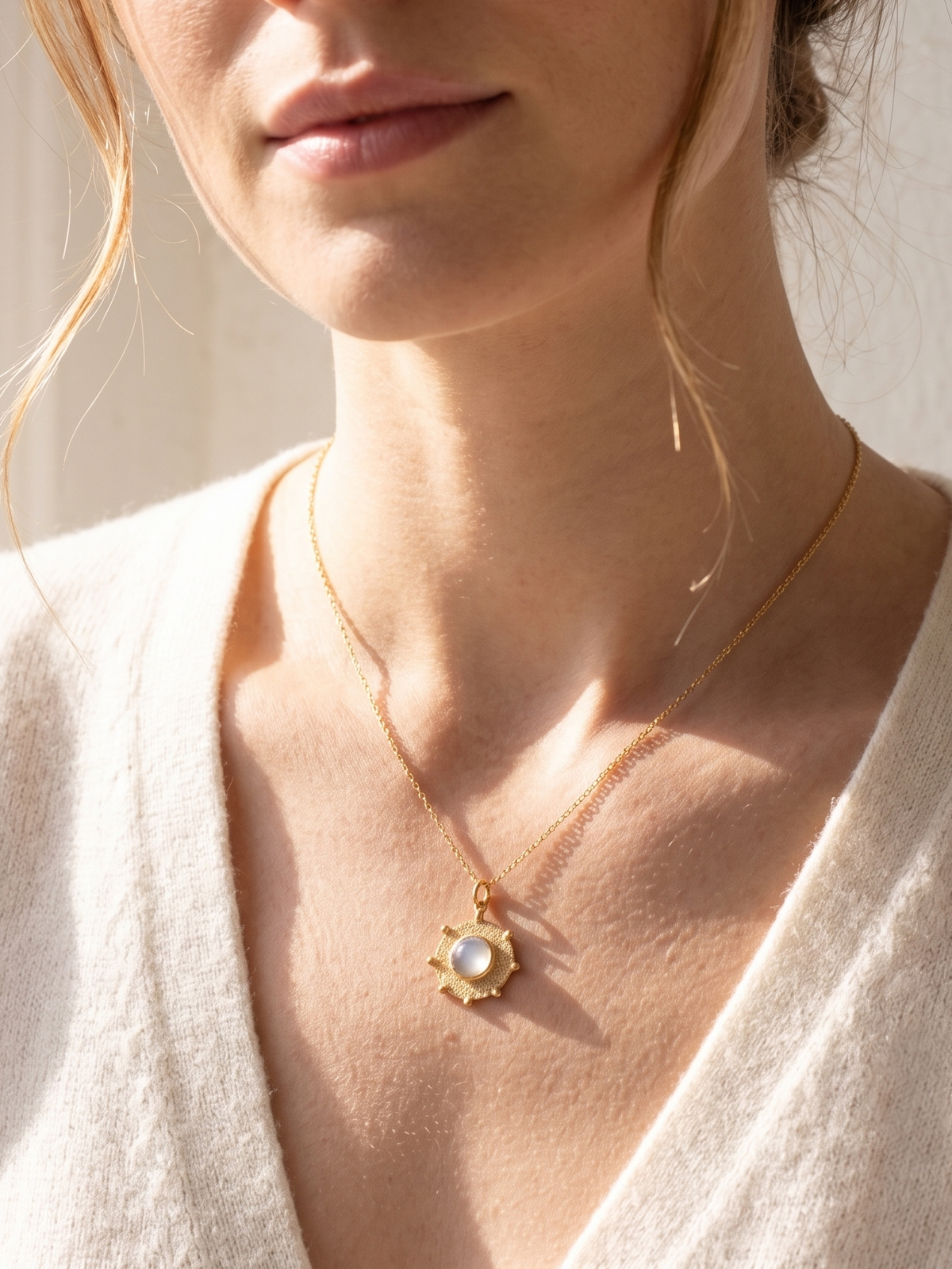 arka - White Moonstone Halo Pendant