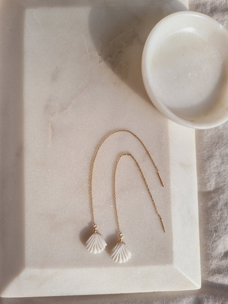 seṅkha - Howlite Shell Threader Earrings