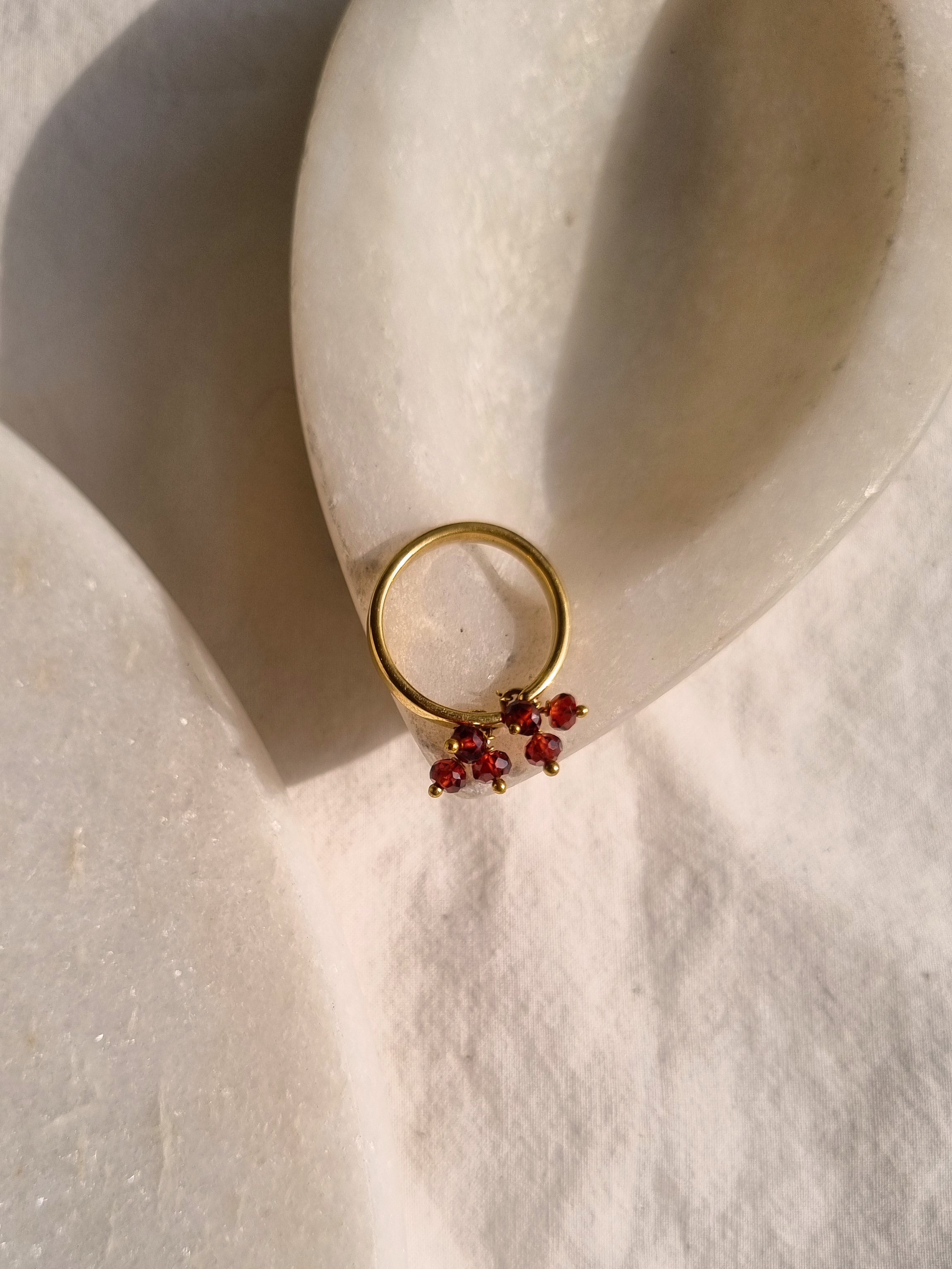 yama ring - Garnet