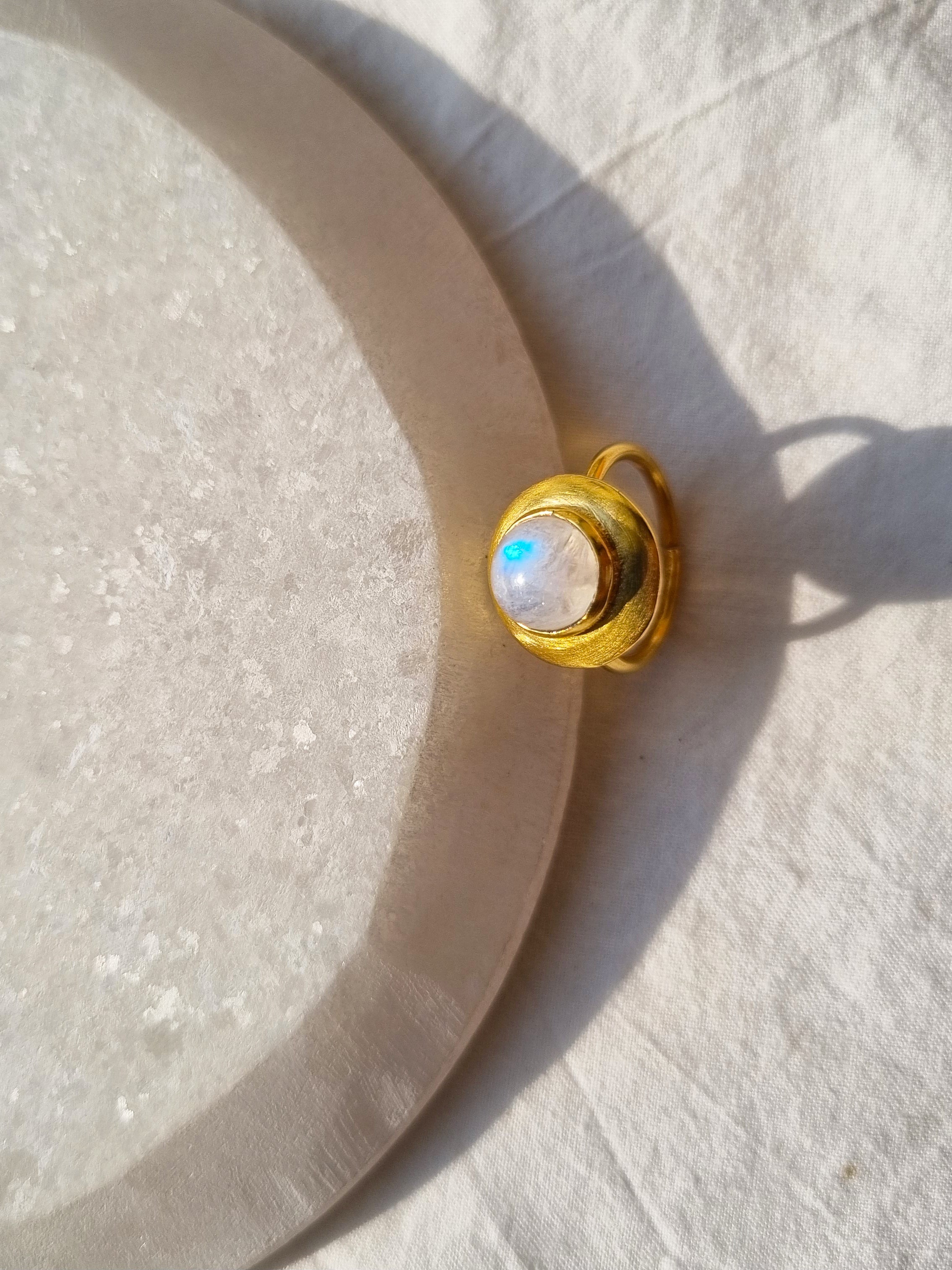 vaman - Rainbow Moonstone Scarlet Sol Ring