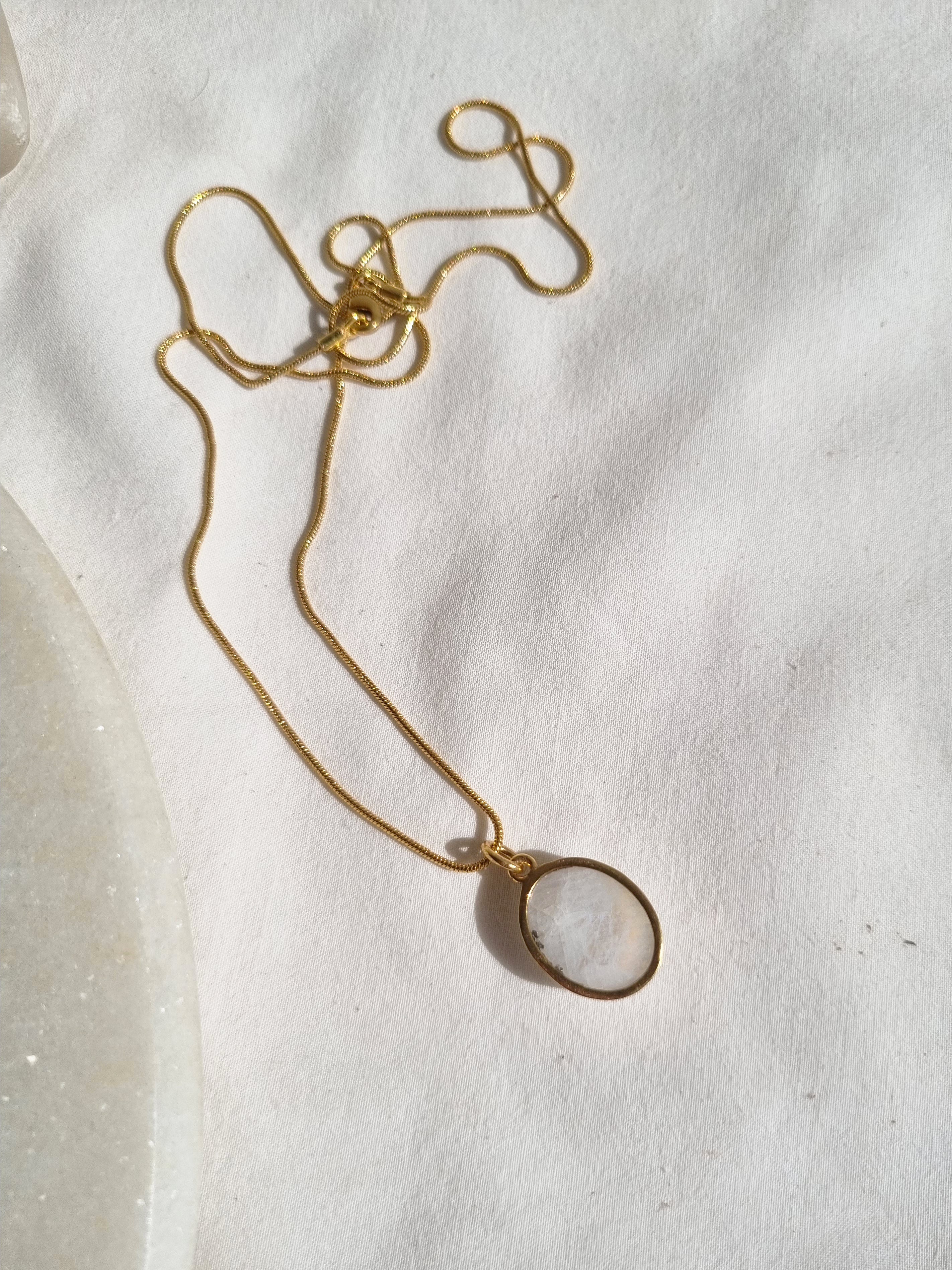vana - Rainbow Moonstone Oval Men's Pendant