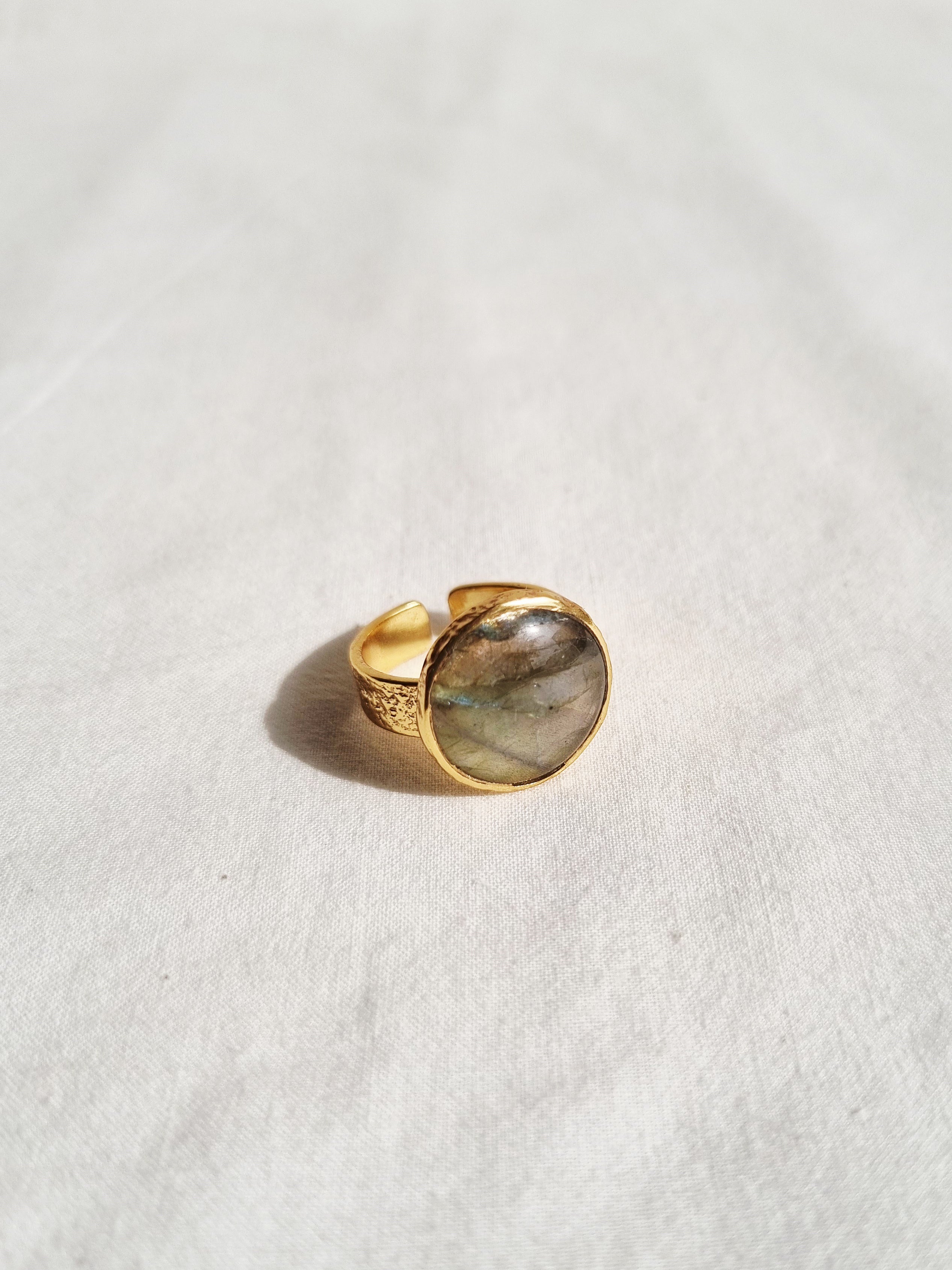 saani - Labradorite Saturn Ring