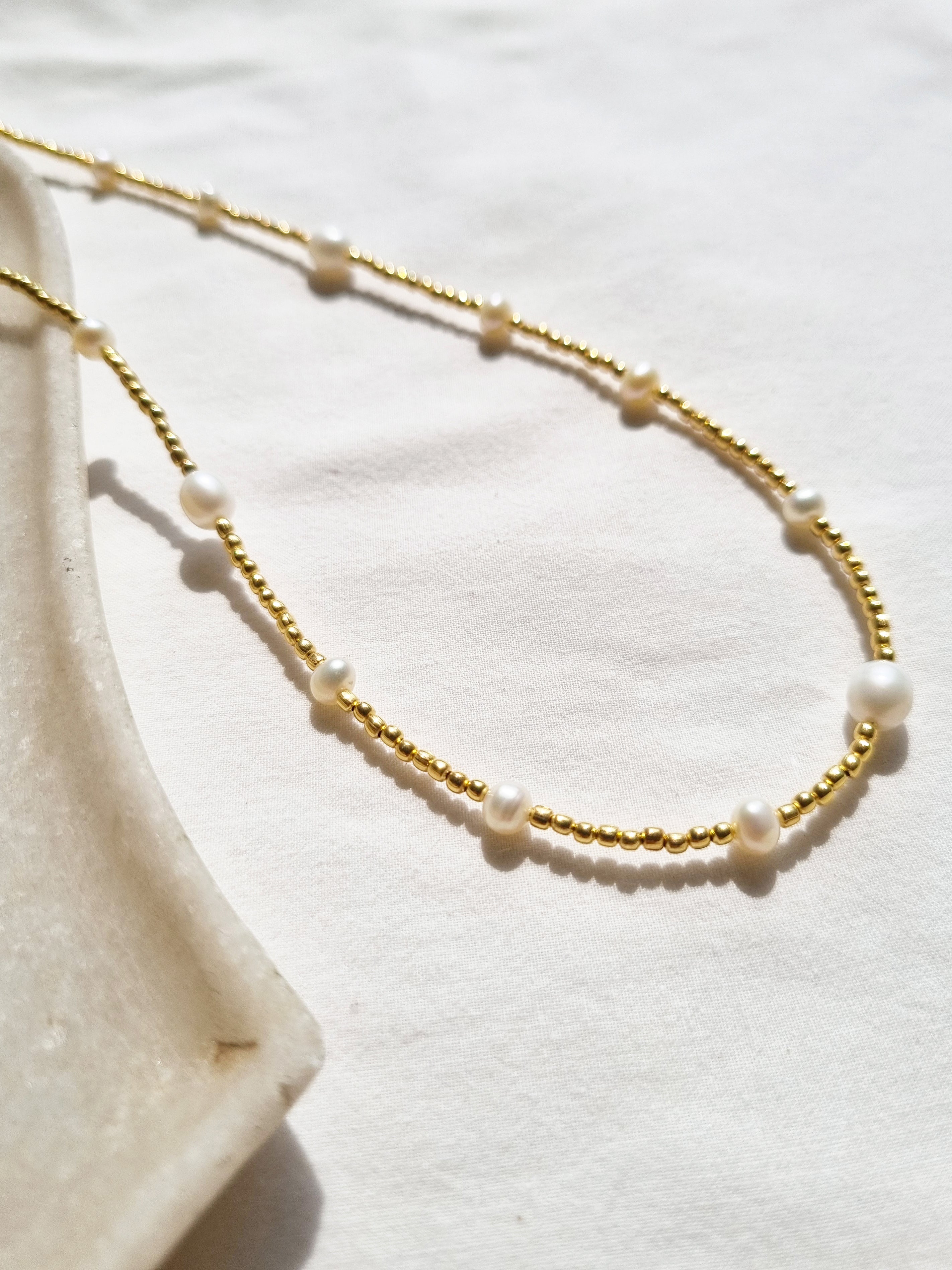 aveti - Pearl Boho Golden Bead choker