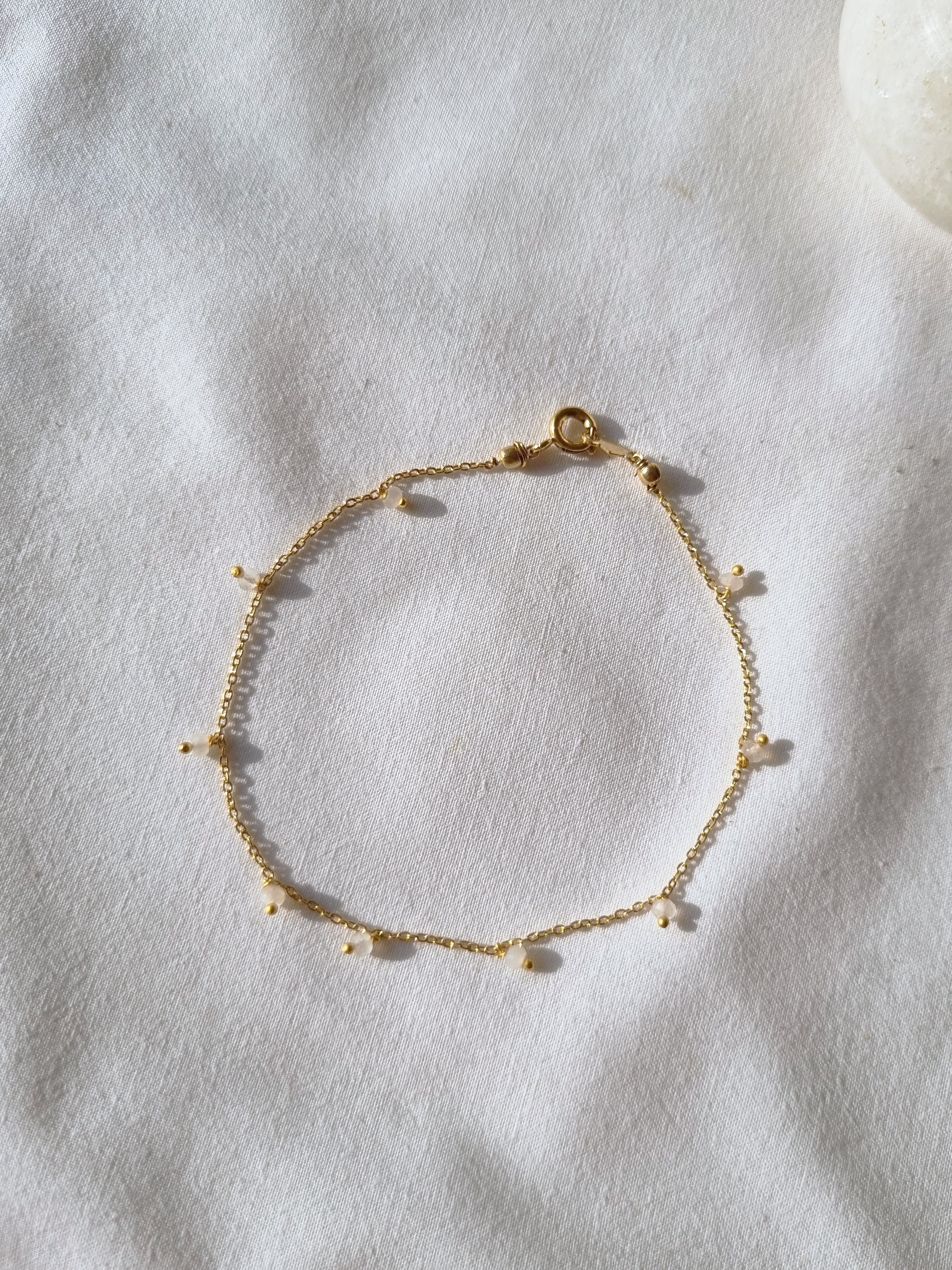 apiti - White Moonstone Baati Drop Bracelet