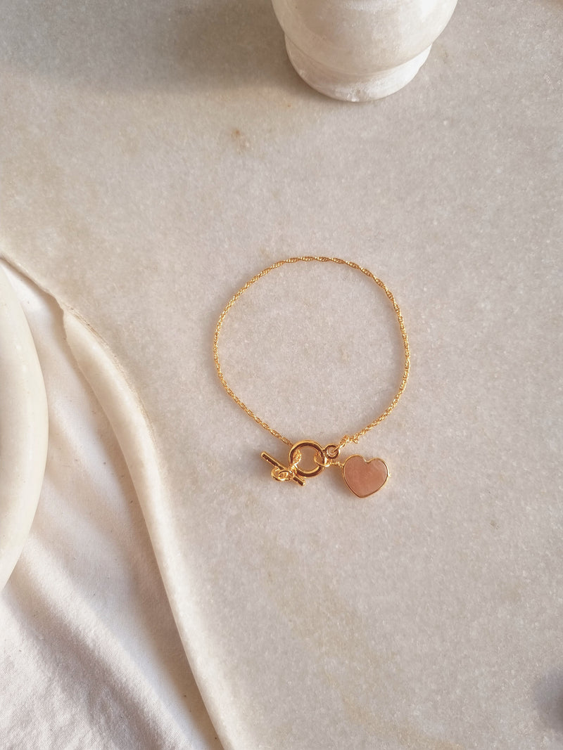 haṛ́t - Peach Moonstone Heart Toggle Bracelet