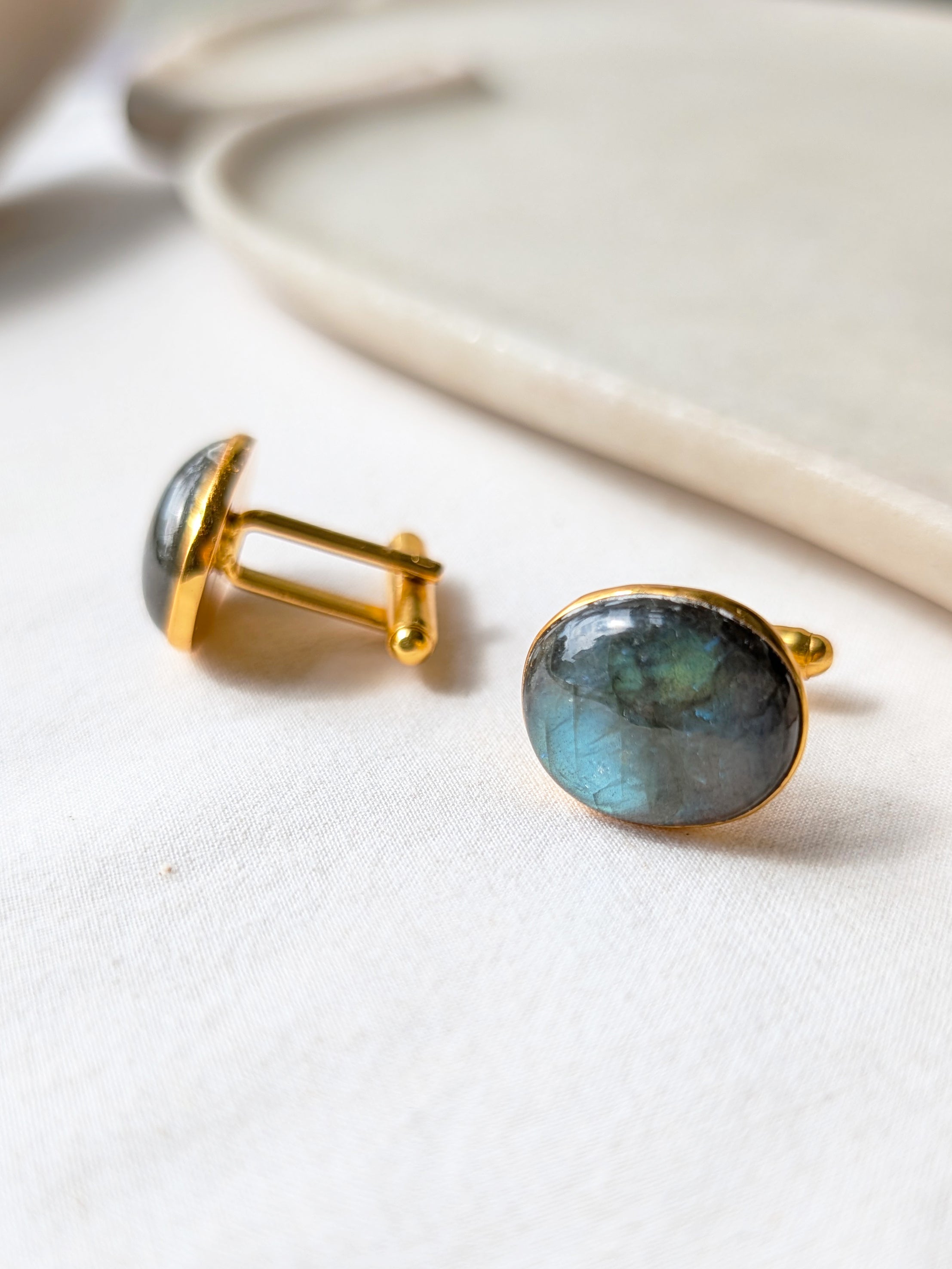 vanae - Labradorite Oval Cufflinks