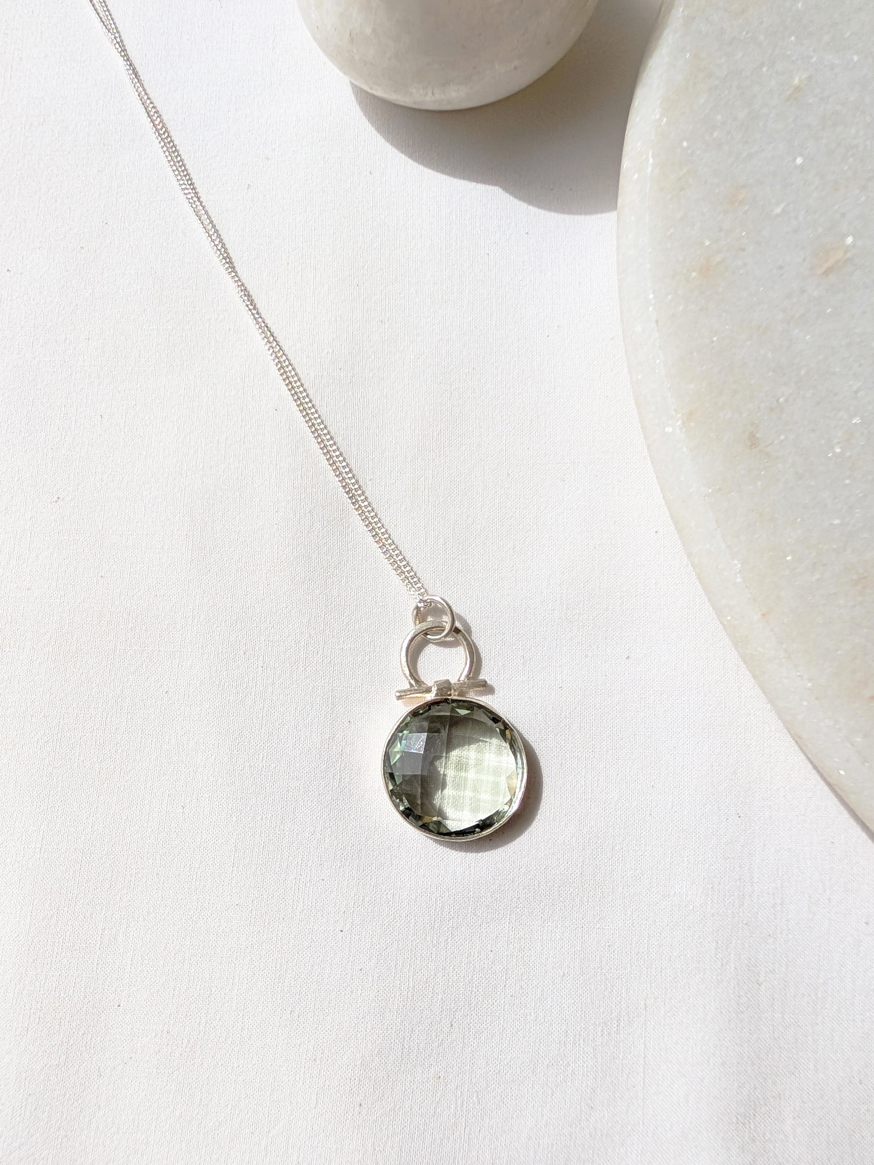 vyat- Green Amethyst Round Toggle Pendant