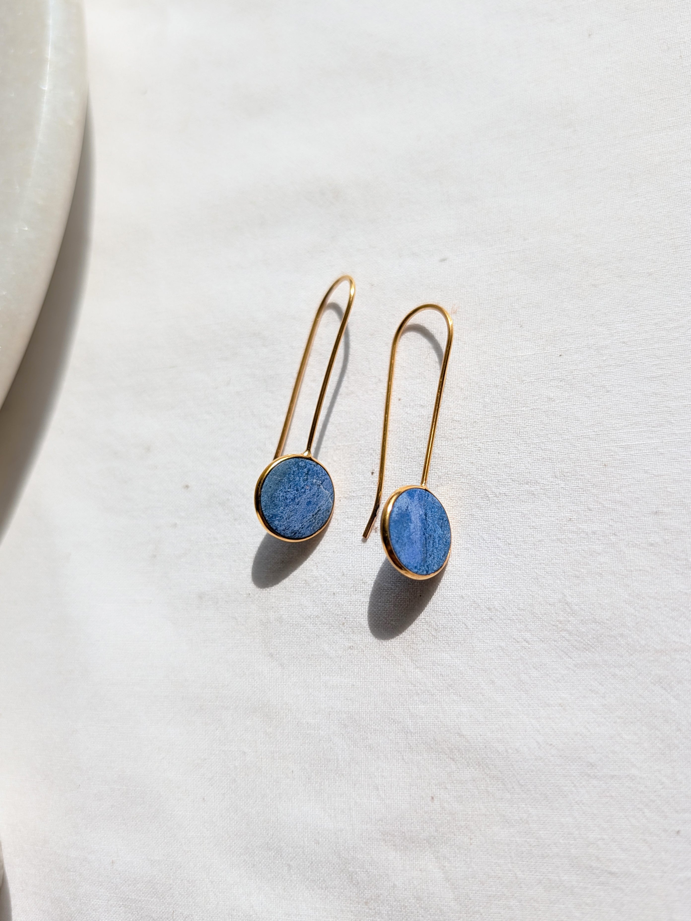 ayas - Lapis Lazuli Round Earwire