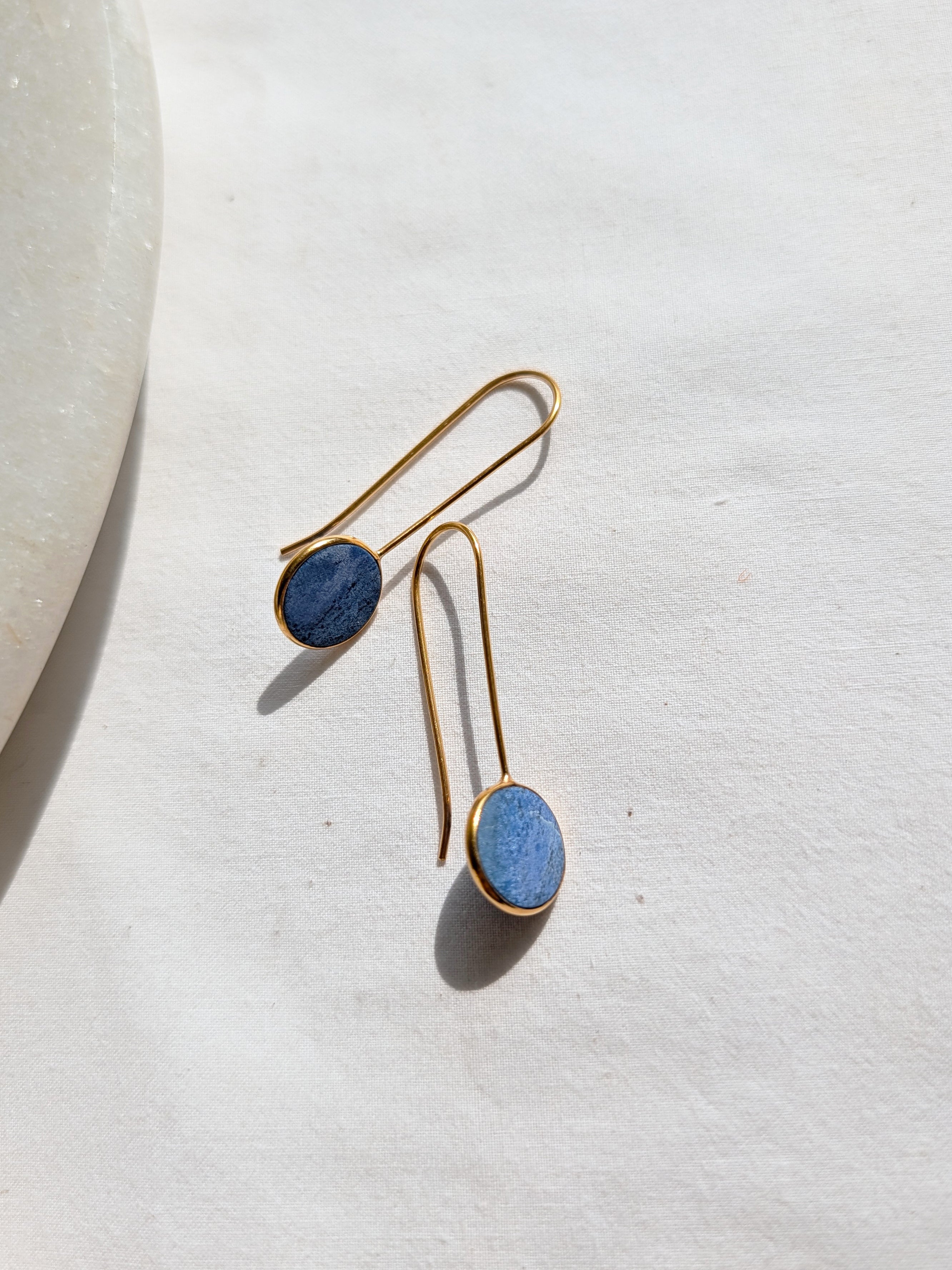 ayas - Lapis Lazuli Round Earwire