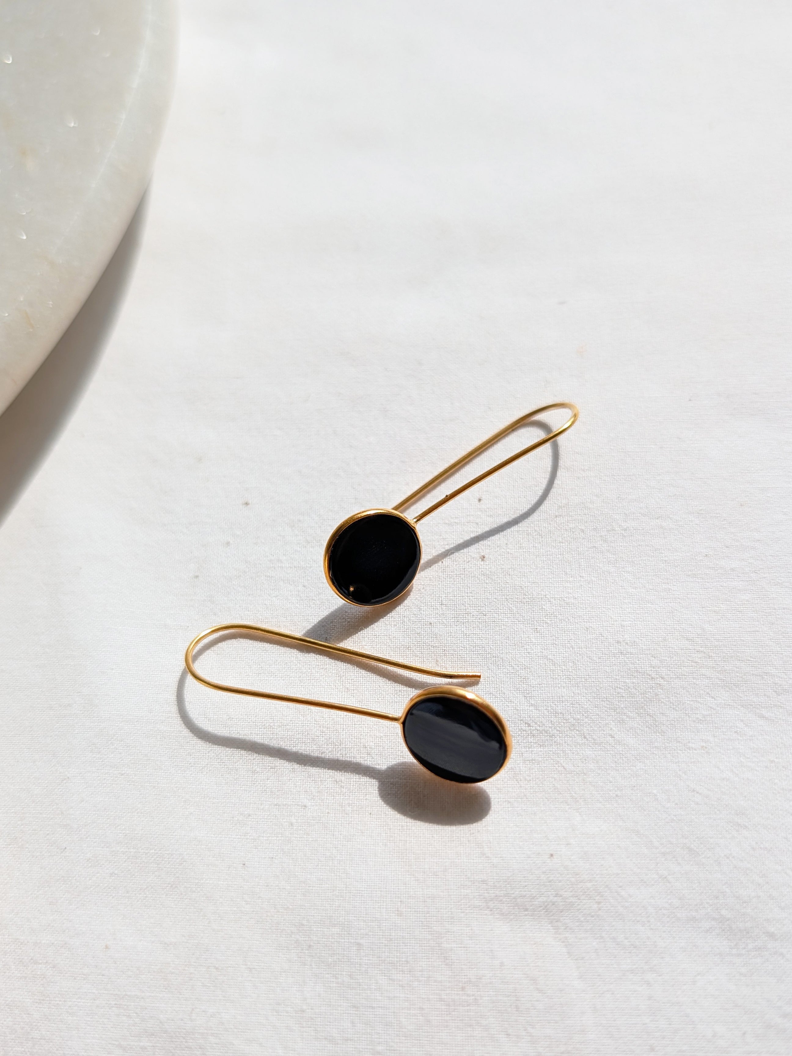 ayas - Black Onyx Round Earwire