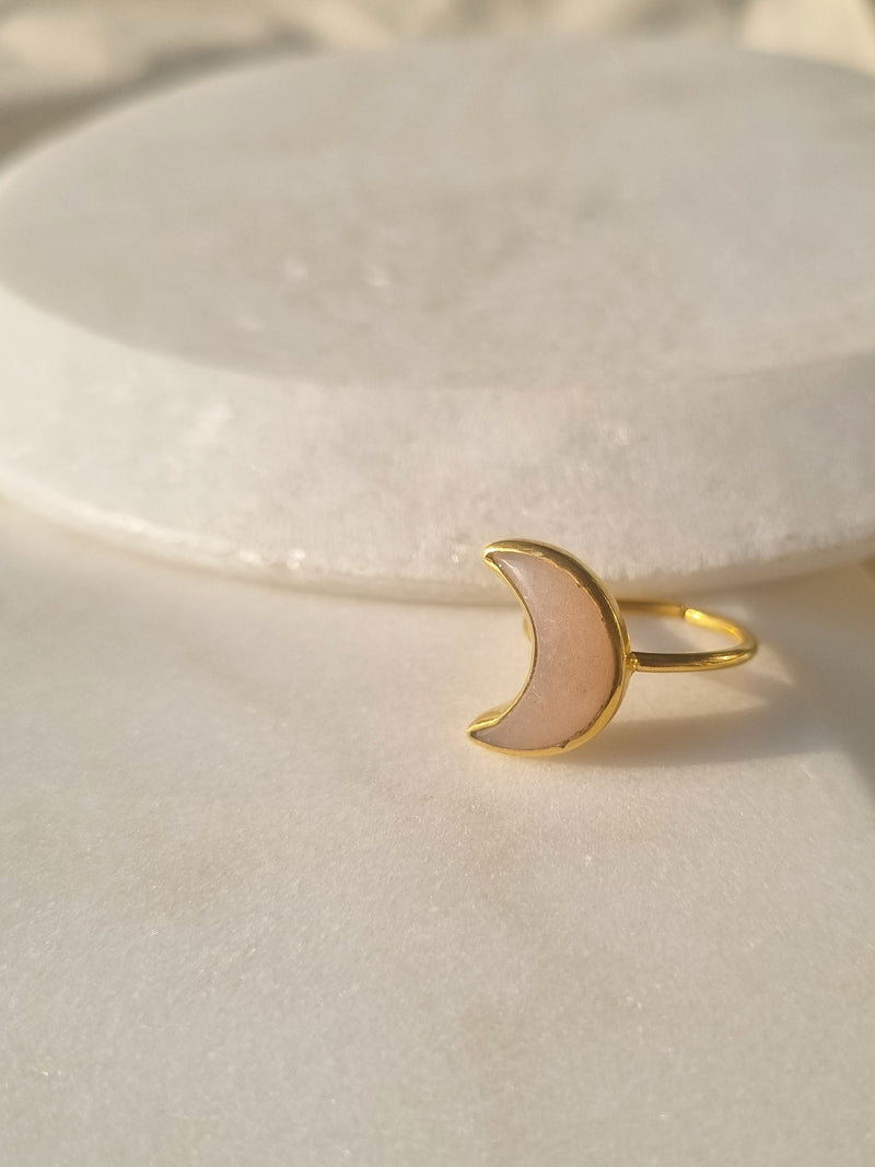 chándra - Peach Moonstone Luna Ring