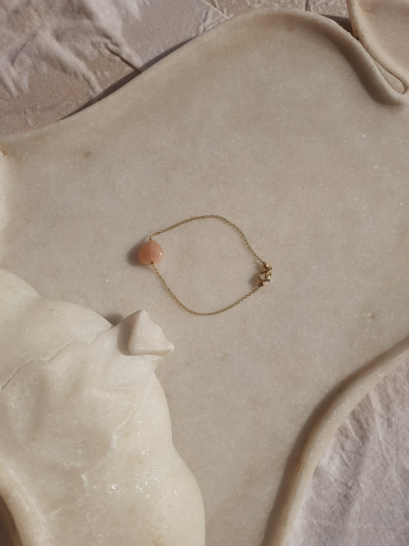 árṣat - Peach Moonstone Heart Bracelet