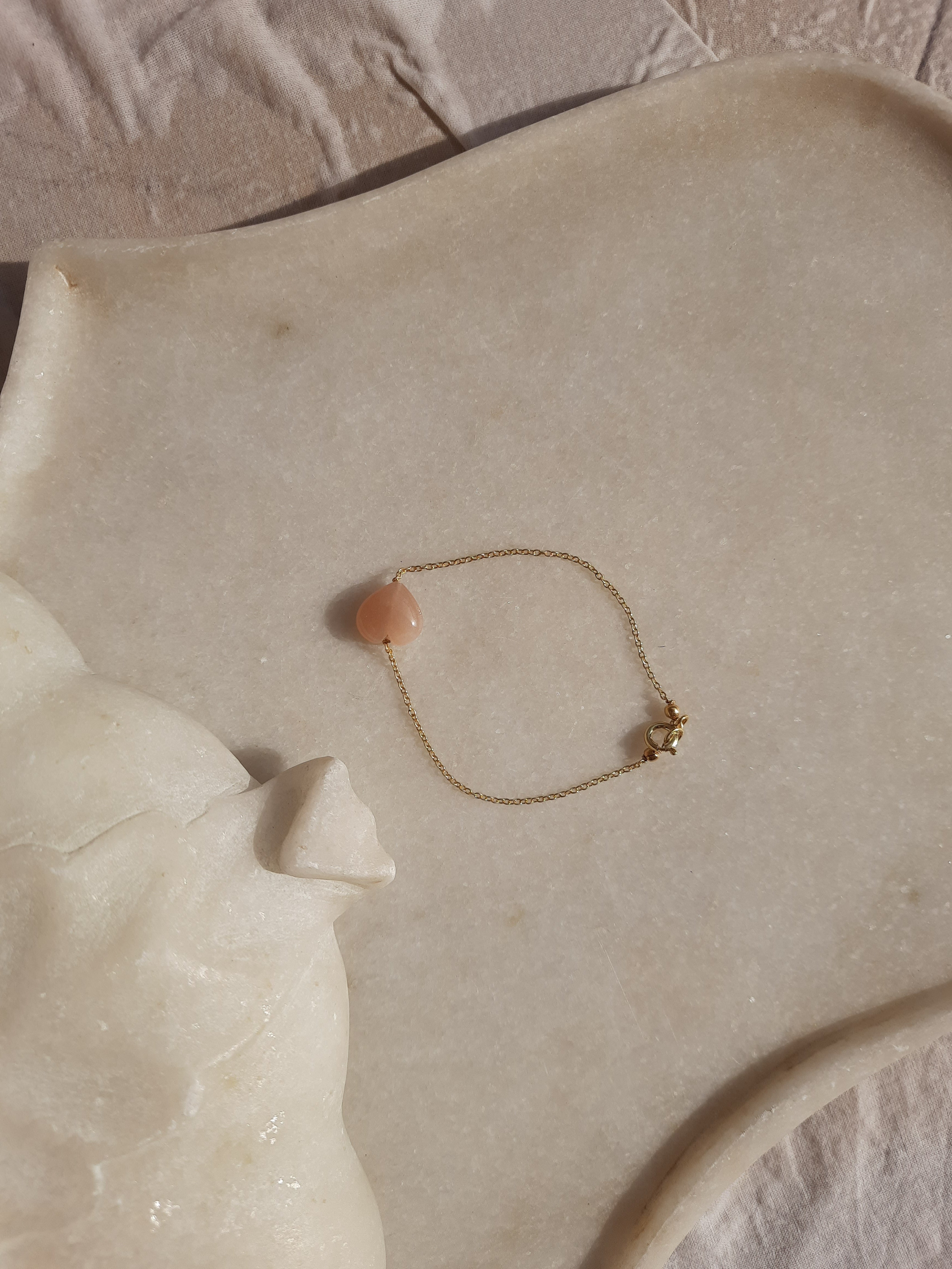 arsat - Peach Moonstone Heart Bracelet