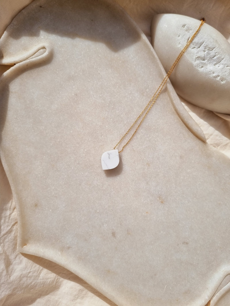 várta - Howlite Leaf Pendant