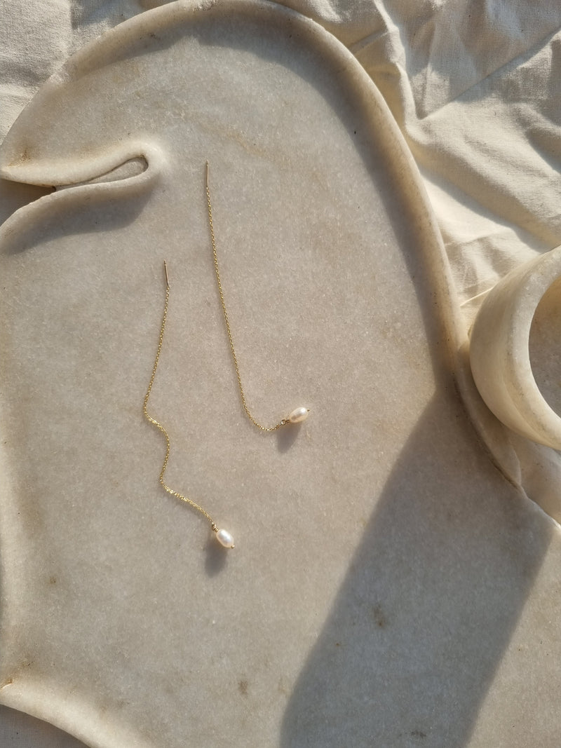 ṭhī́va - Pearl Threader Earrings
