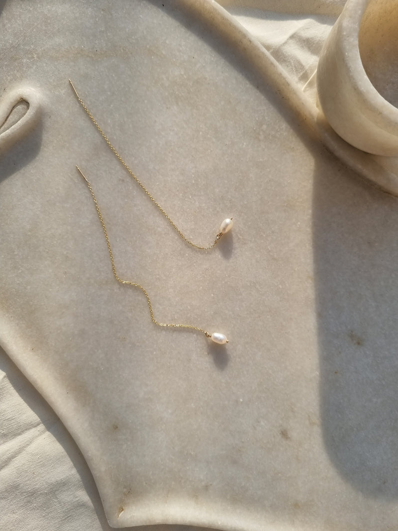 ṭhī́va - Pearl Threader Earrings