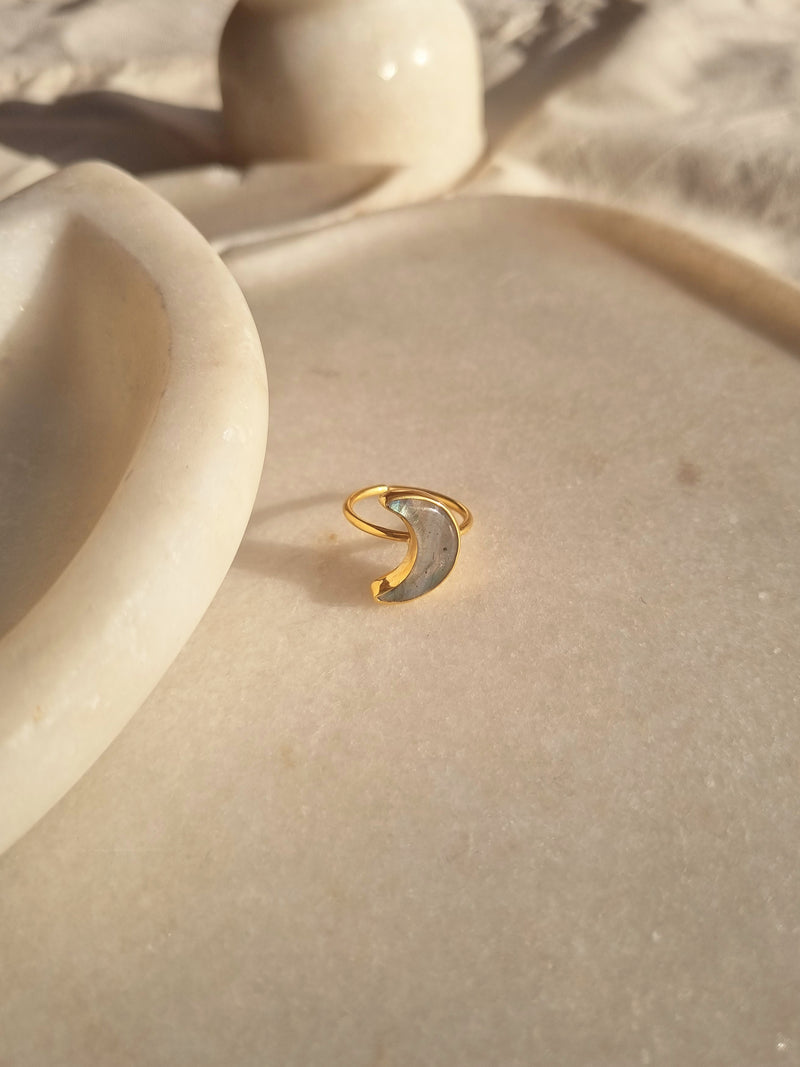 chandra - Labradorite Luna Ring