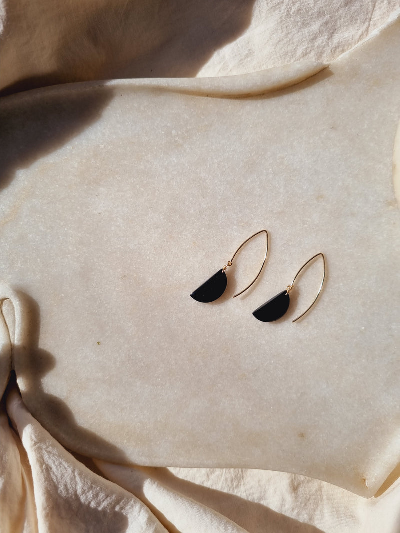 mānava - Black Onyx Earrings