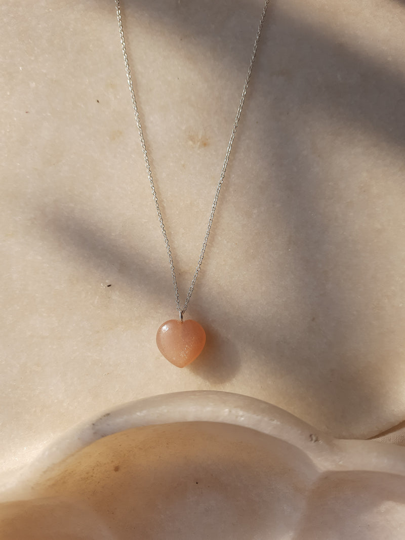 úruṣa - Peach Moonstone Heart Pendant